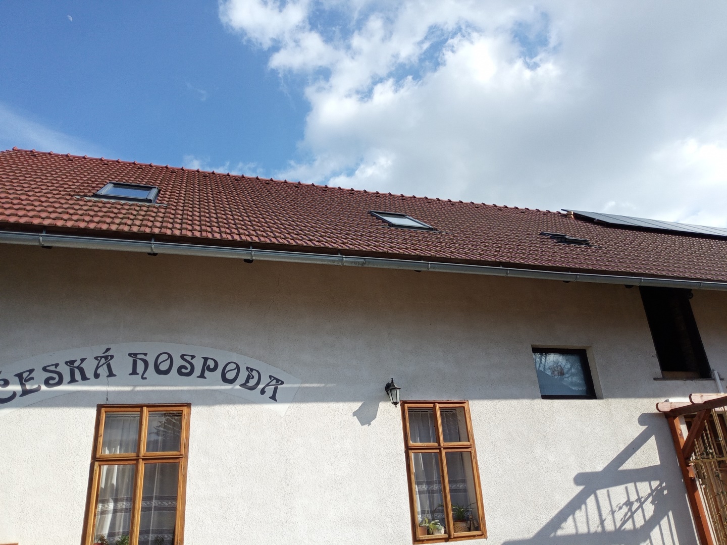 Realizace - střešní krytina, palubkový podhled